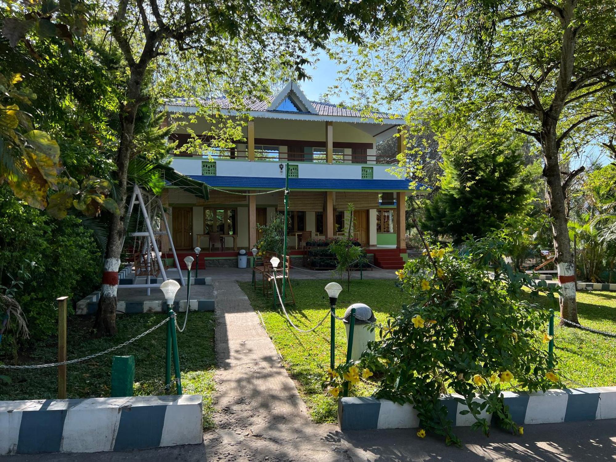 The Midway Jungle Resort マジナグディ エクステリア 写真